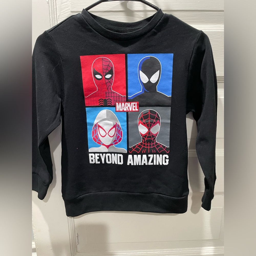 Marvel Spiderman Beyond Amazing Sweatshirt, Small